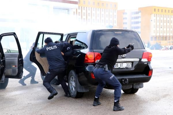 Polis ve jandarma korumalarının Ankara'da film sahnelerini aratmayan eğitimi