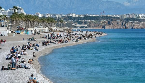 Salgın unutuldu sahiller doldu taştı! Antalya'daki o plaj dünyada listeye girdi