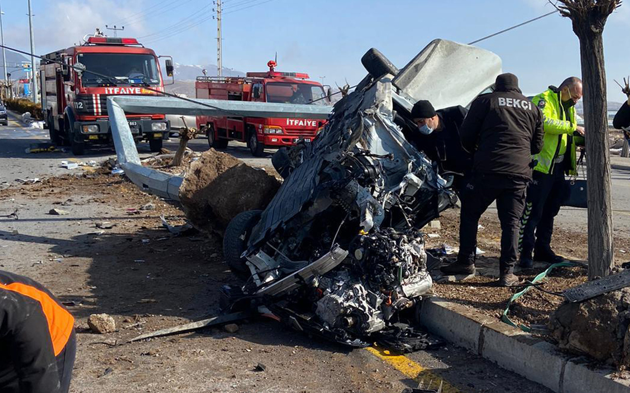 Kayseri'de korkunç kaza! Kullanılmaz hale geldi: Ölü ve yaralılar var