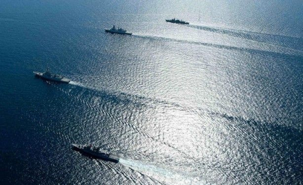 Türk ve Yunan savaş gemileri aynı karede! Hareketli anlar