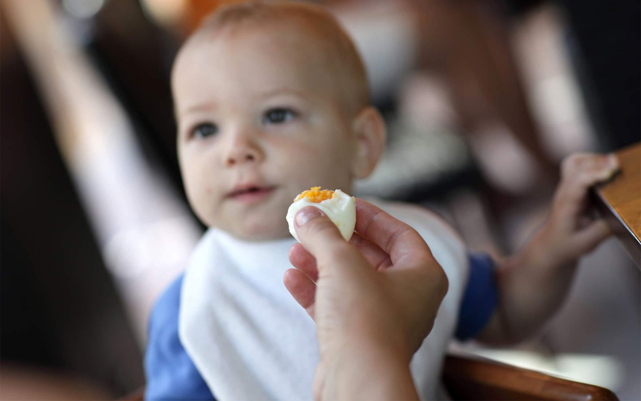 Bebeklerde yumurta alerjisinin belirtileri! Yumurta ve süt alerjisi kaç yaşında geçer
