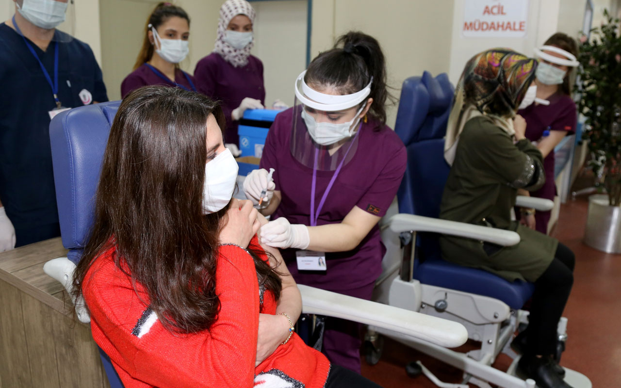 Erzurum'da öğretmenlere CoronaVac aşısının ilk dozu yapılmaya başlandı