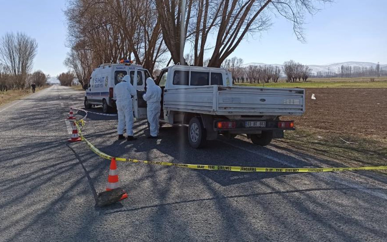 Afyonkarahisar'da yolda bıçaklanmış kadın cesedi bulundu