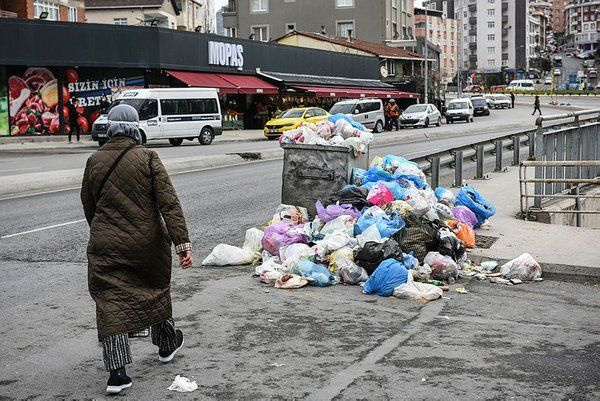CHP'li belediyelerde rezillik başladı! İstanbul'u çöp dağları ve kokusu sardı