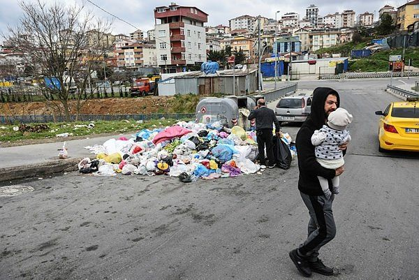 CHP'li belediyelerde rezillik başladı! İstanbul'u çöp dağları ve kokusu sardı