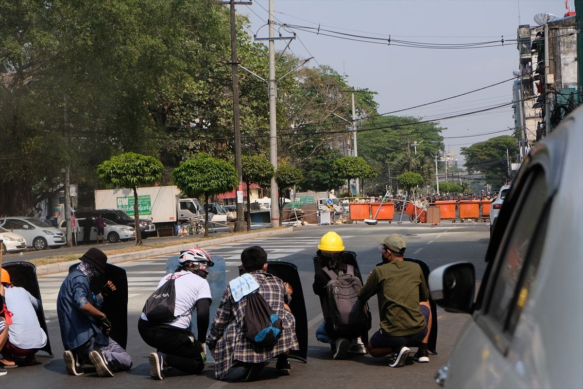 Myanmar'da darbe karşıtı protestolarda ölü sayısı artıyor! Sağlık çalışanı öldürüldü