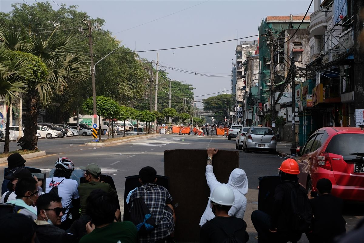 Myanmar'da darbe karşıtı protestolarda ölü sayısı artıyor! Sağlık çalışanı öldürüldü