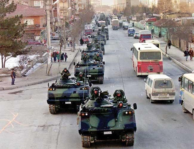 Türk demokrasinin kara lekesi: 28 Şubat post modern darbesi