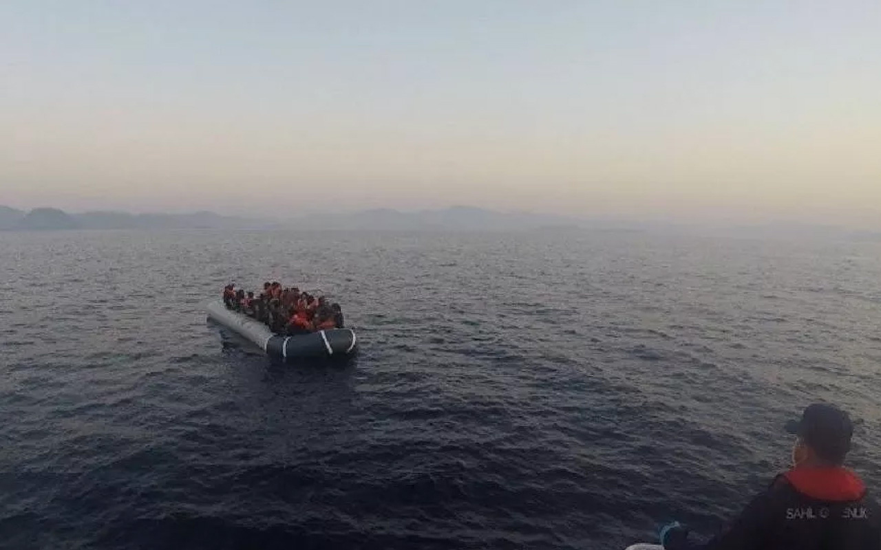 Yunanistan'ın denizde bıraktığı 32 göçmeni Türk Sahil Güvenlik ekipleri buldu