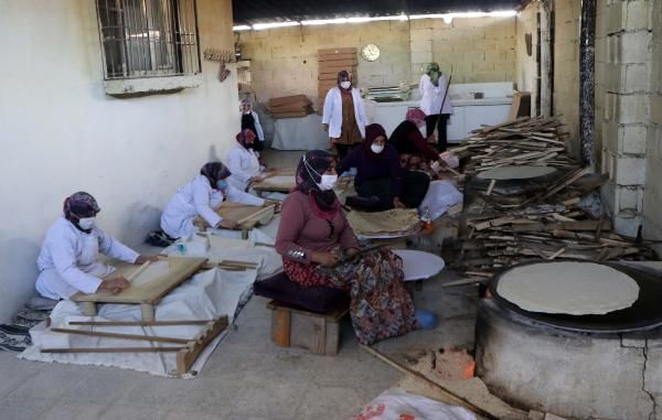 Siparişlere yetişemiyor! Çevresine ekmek satarak başladığı işte 12 kadına istihdam sağlıyor