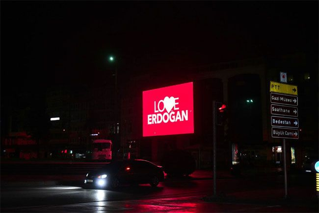 FETÖ'ye inat tüm Türkiye'de Love Erdoğan ilanları