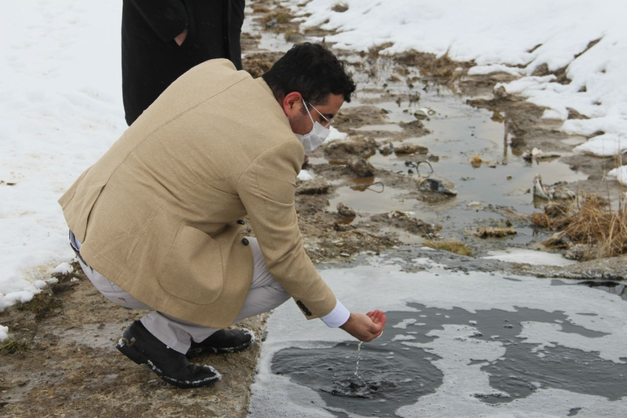 Erzurum Aziziye'deki yanan su görenleri şaşkına çeviriyor