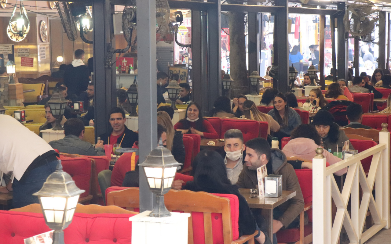 Restoranların dışı 'kırmızı' kaldıkça, içinin rengi fark etmez