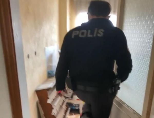 Polisler fark etti! Esenyurt'ta eve giren hırsız battaniyenin altında yakalandı