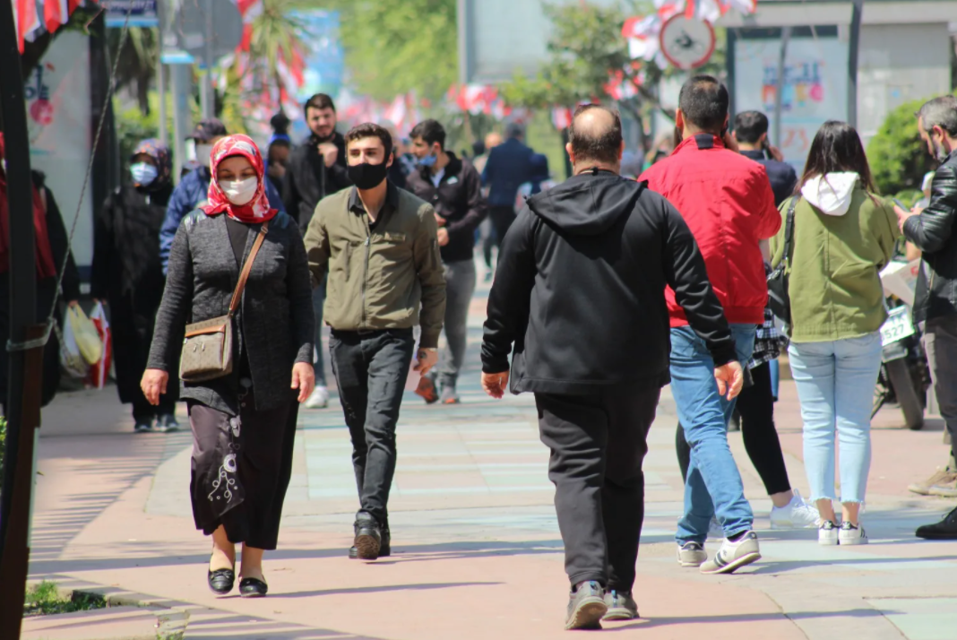 Kırmızı listedeki Aksaray ve Sakarya'da sıkı tedbir! Yeni yasak geldi HES kodu zorunlu oldu