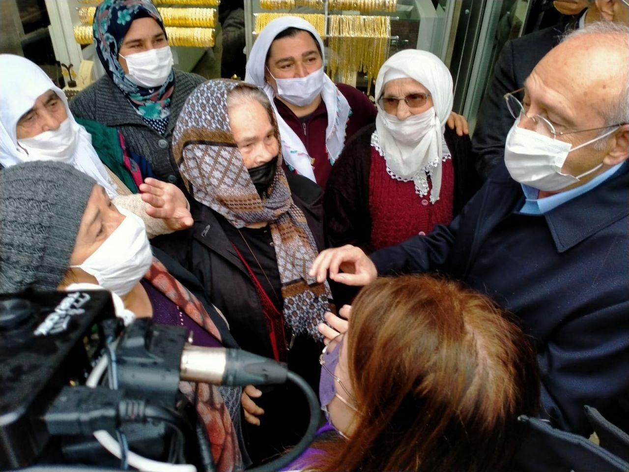 CHP Lideri Kemal Kılıçdaroğlu Uşak'ın Sivaslı ilçesinde esnafı ziyaret etti