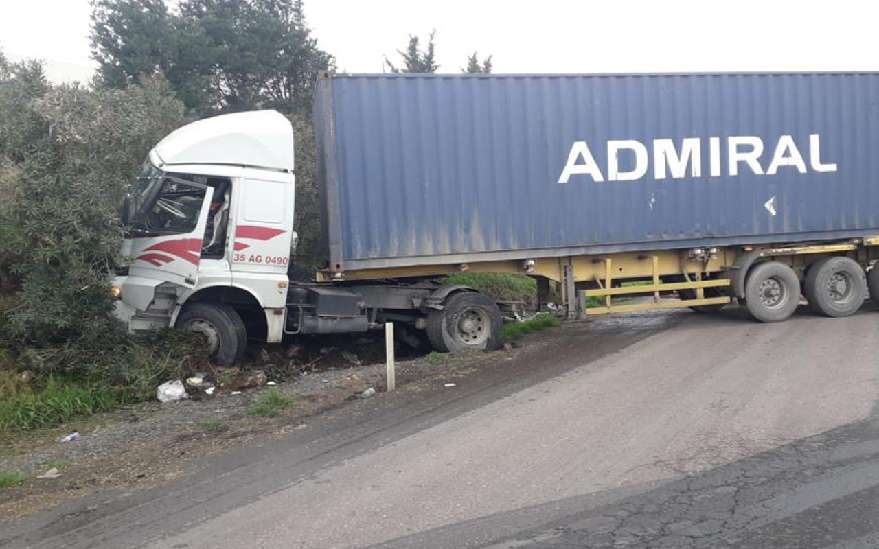 İzmir'de feci kaza! 2 TIR ve kamyon birbirine girdi: Faciadan dönüldü