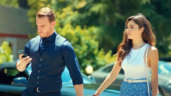 Hande Erçel ve Kerem Bürsin'in dizisi Sen Çal Kapımı için FOX TV'den flaş karar!