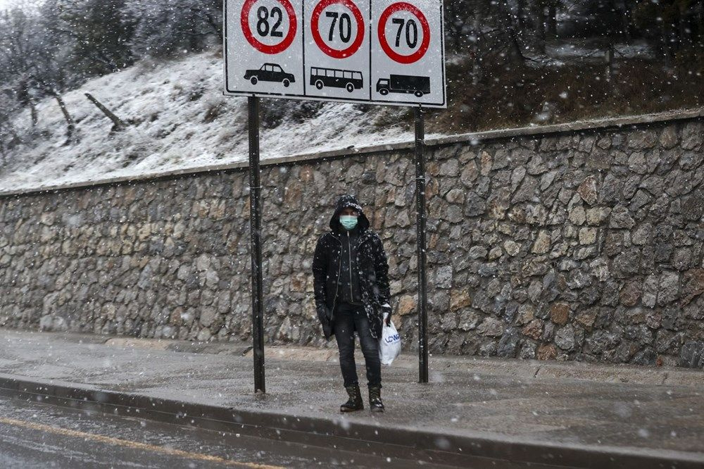 Ankara'da 3'üncü cemreden sonra kar yağışı başladı! Vatandaşlar da şaşırdı