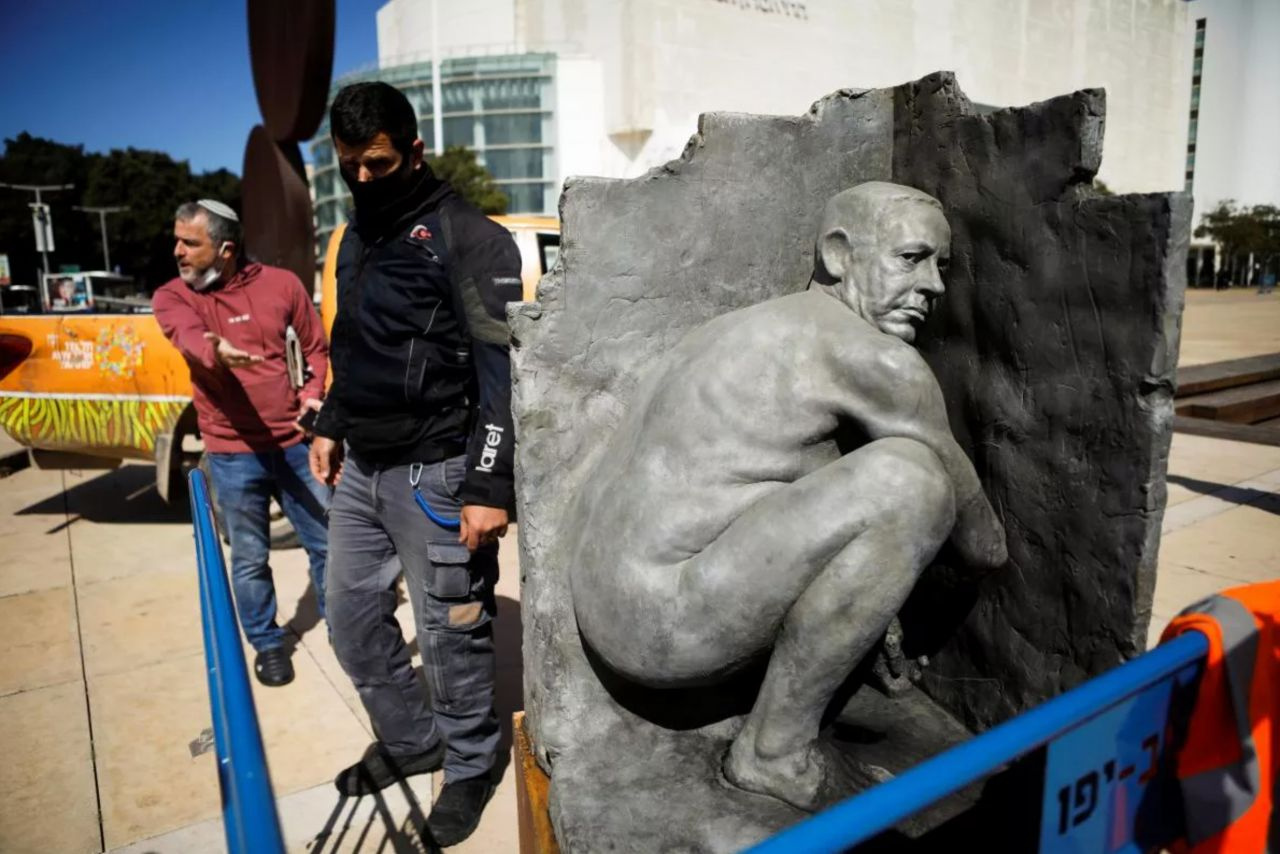 Gören şok oldu! İsrail'de Başbakan Netanyahu'nun 'çıplak heykel'ini diktiler