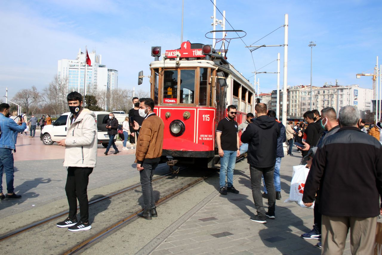 İstanbul korona salgınında 3. dalgaya girdi! Bilim Kurulu üyesinden korkutan rakamlar