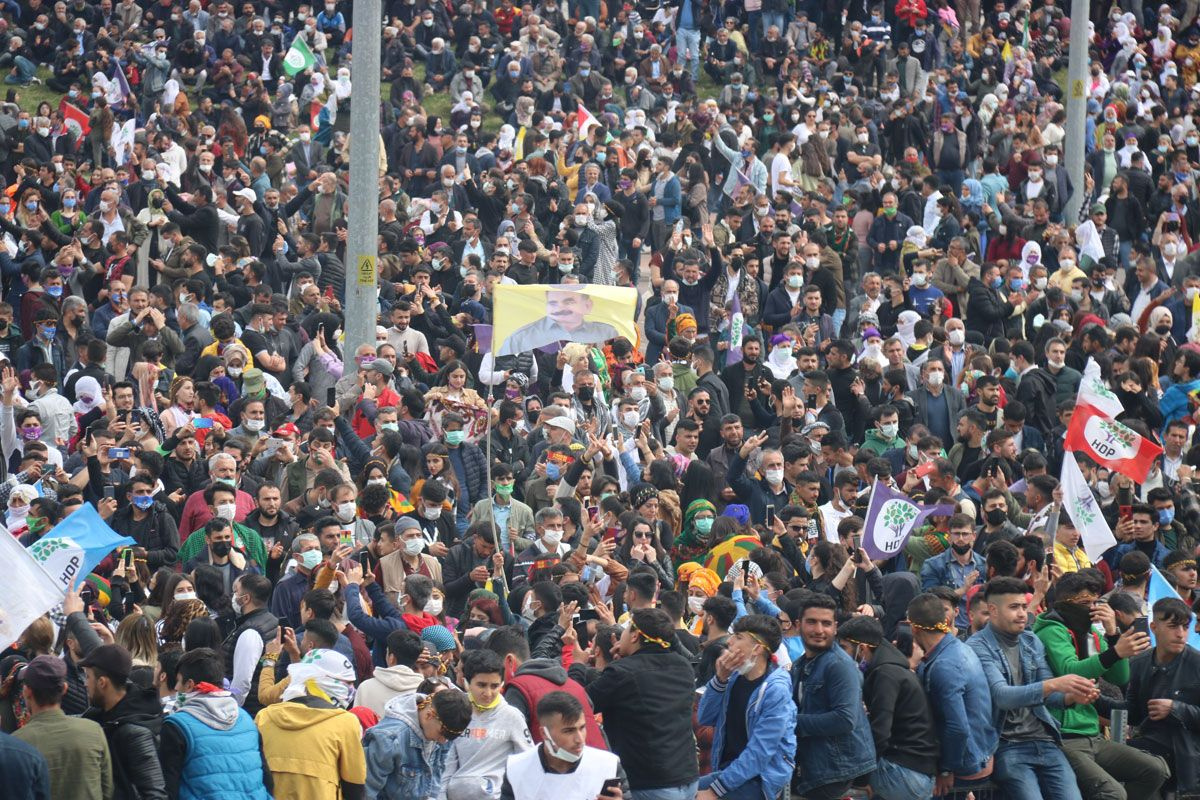 Diyarbakır'da bir yıl aradan sonra Nevruz kutlaması! Alana giren tedbirleri hiçe saydı