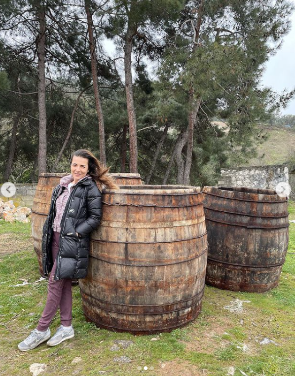 Ünlü oyuncu Burcu Kara doğduğu evi tadilata soktu çökmesine gönlüm razı gelmedi!