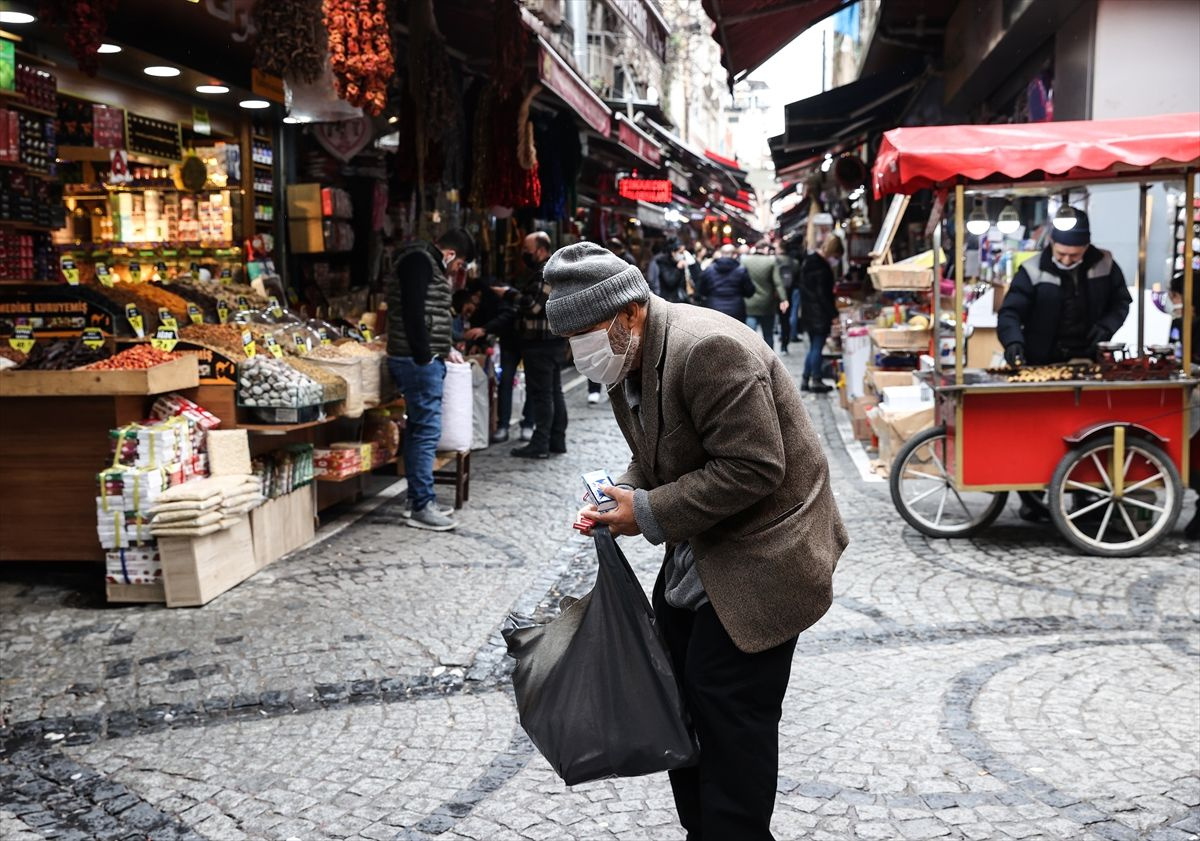 Burası İstanbul'un göbeği Tahtakale! Gündüz onbinlerce kişi gece sadece 15 kişi yaşıyor