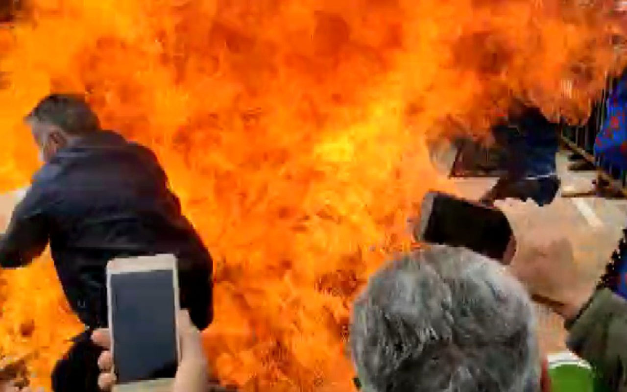 Van'daki Nevruz'da korku dolu an! Bir anda alev aldı iki kişi yanmaktan son anda kurtuldu