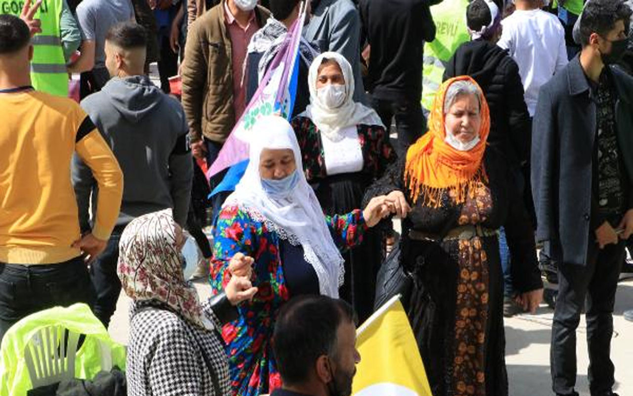 Şanlıurfa'daki nevruz kutlaması! Yasa dışı slogan attıkları belirlenen 3 kişi gözaltına alındı