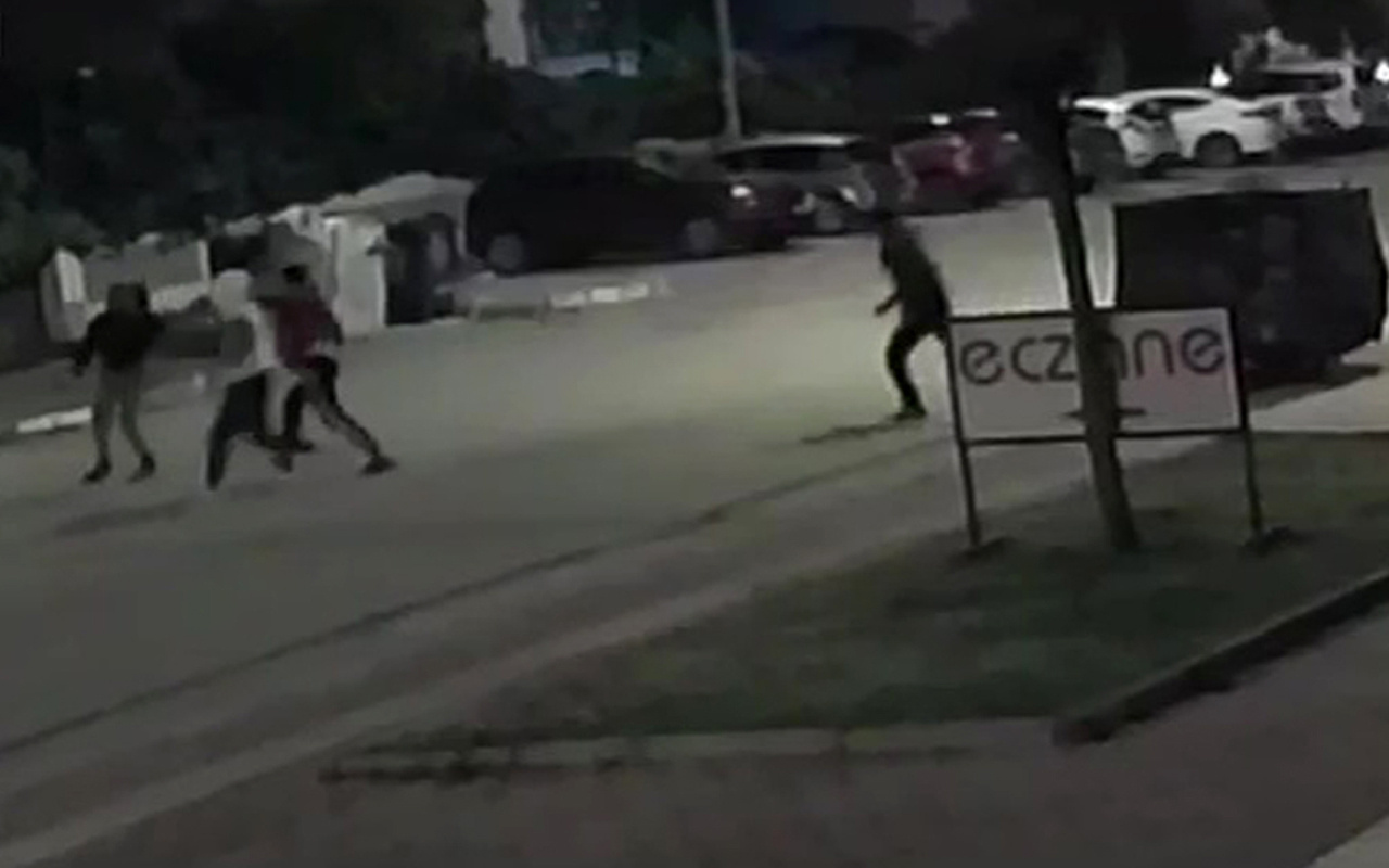 Antalya'da kağıt toplayan gencin dövülüp motosikletinin yakılma anı kamerada