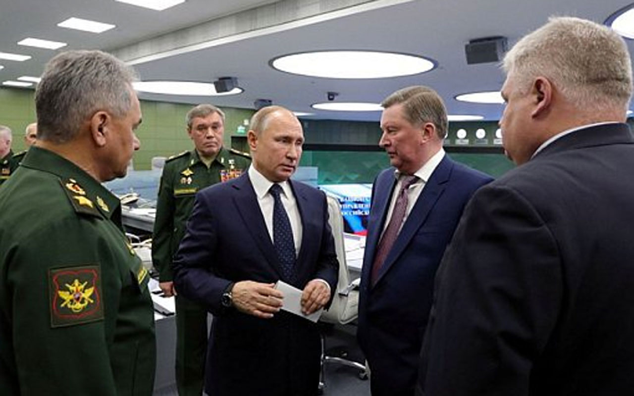 Kremlin Sözcüsü Peskov'dan tehdit: 'Nükleer çanta' her zaman Putin'in yanında