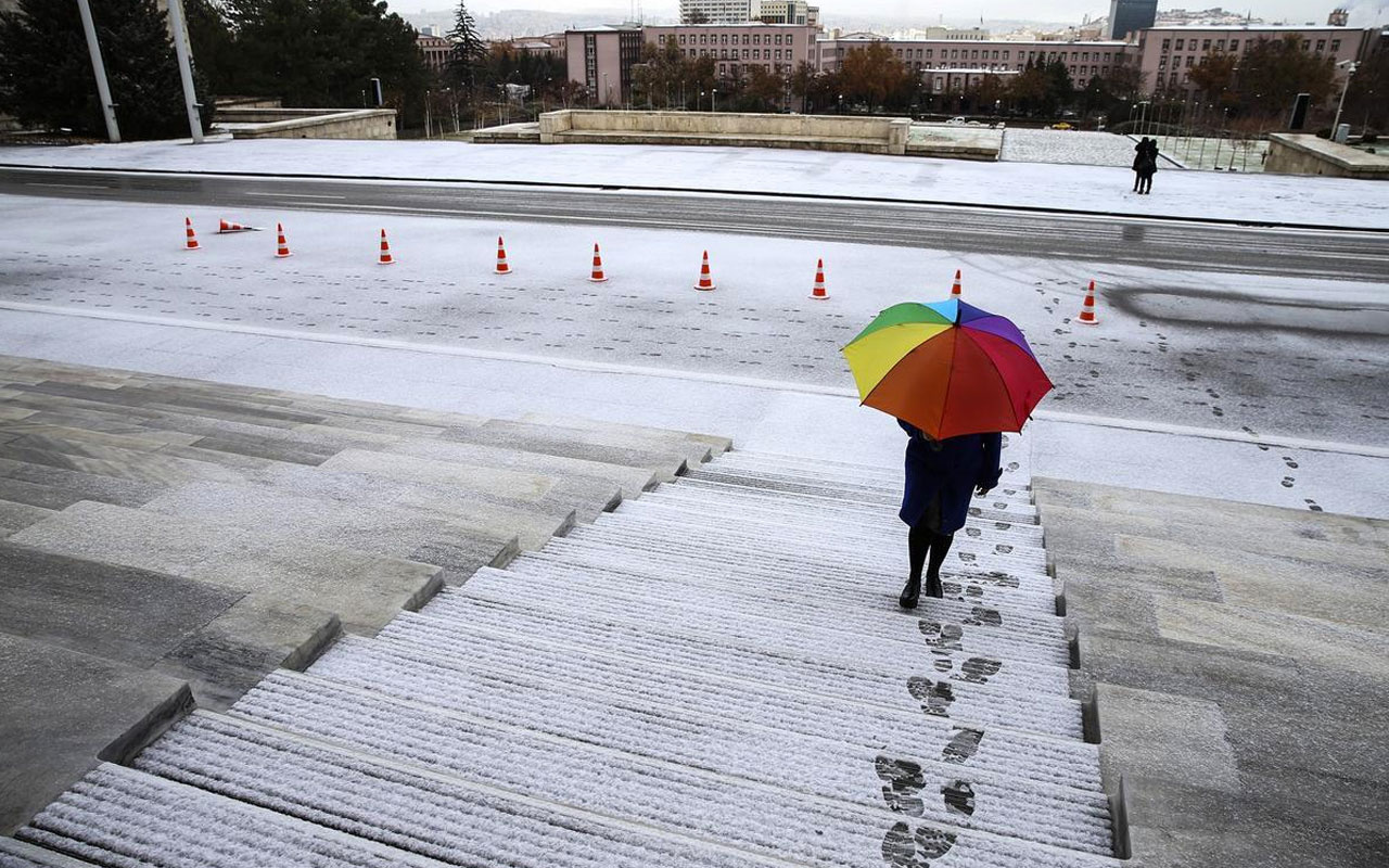 Ankara için meteorolojiden kar uyarısı akşam başlıyor yarın çok kuvvetli olacak