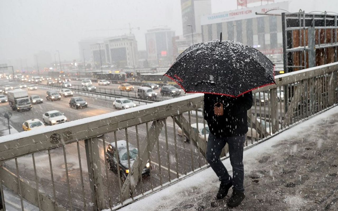 İstanbul'da kar ve dolu yağışı! Mart karı megakenti beyaza bürüdü