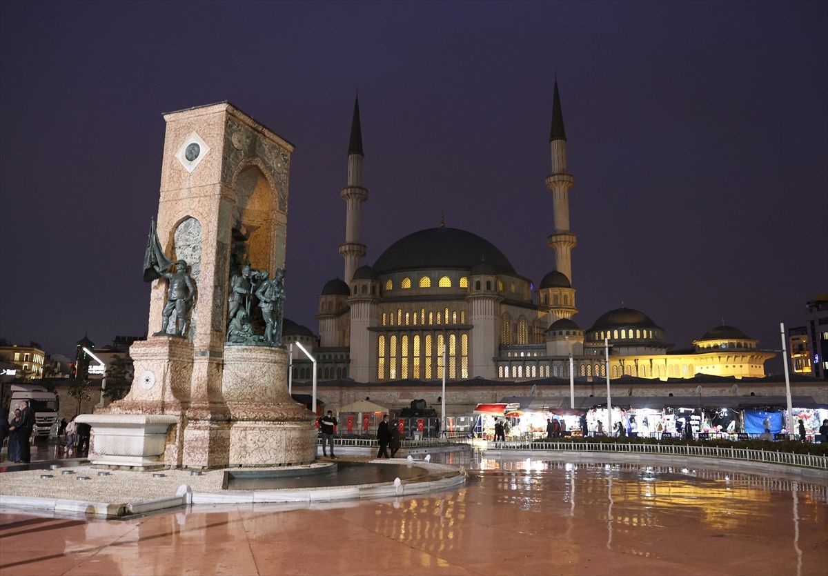 Taksim Camisi 4 yılda bitme noktasına geldi! İşte içinden ilk görüntüler Ramazan'da açılıyor