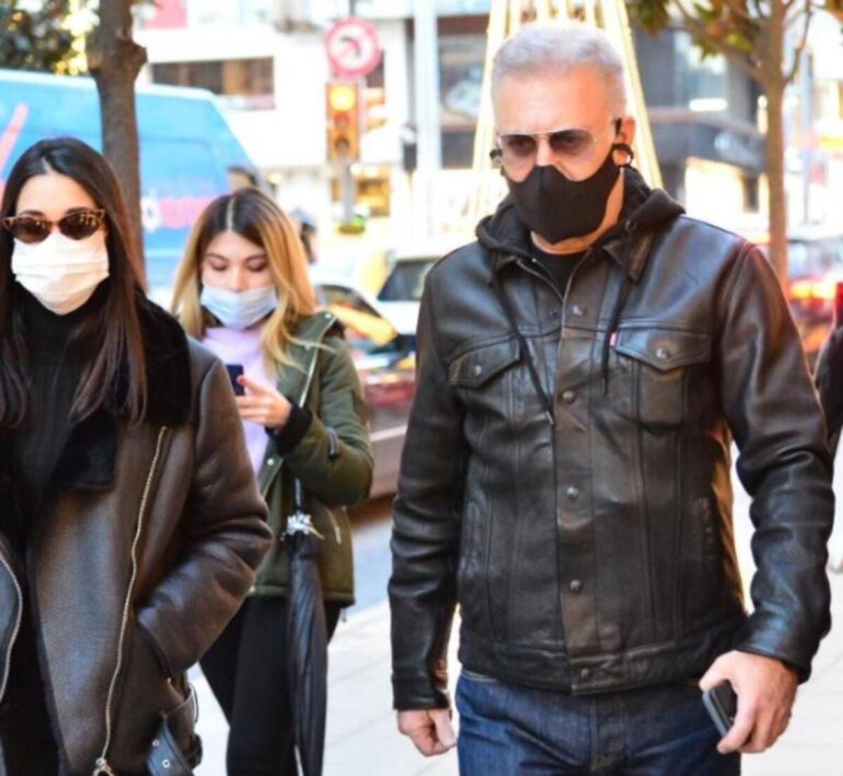 Savaşçı oyuncusu Tamer Karadağlı 30 yaş küçük sevgilisi Iraz Yıldız'ı bakın nasıl korudu