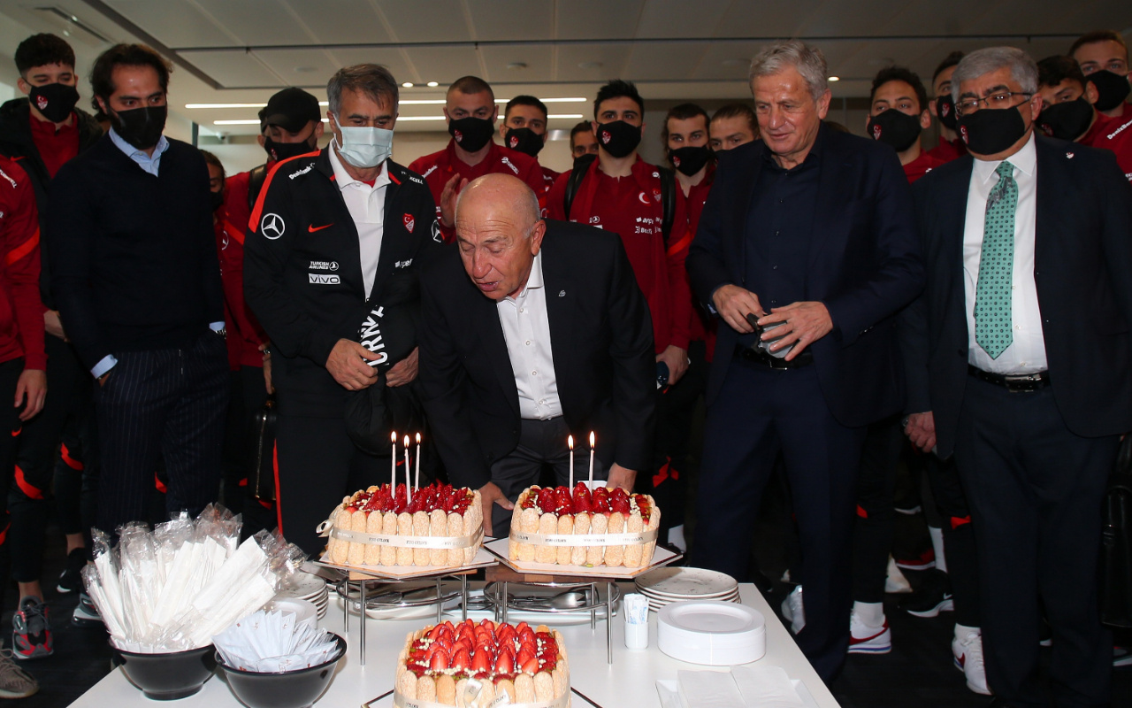 Nihat Özdemir'e doğum günü sürprizi