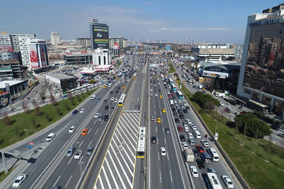 İstanbul'da vakaları katlayacak görüntüler! Kısıtlamasız cumartesi gününde yoğunluk yüzde 70'i aştı