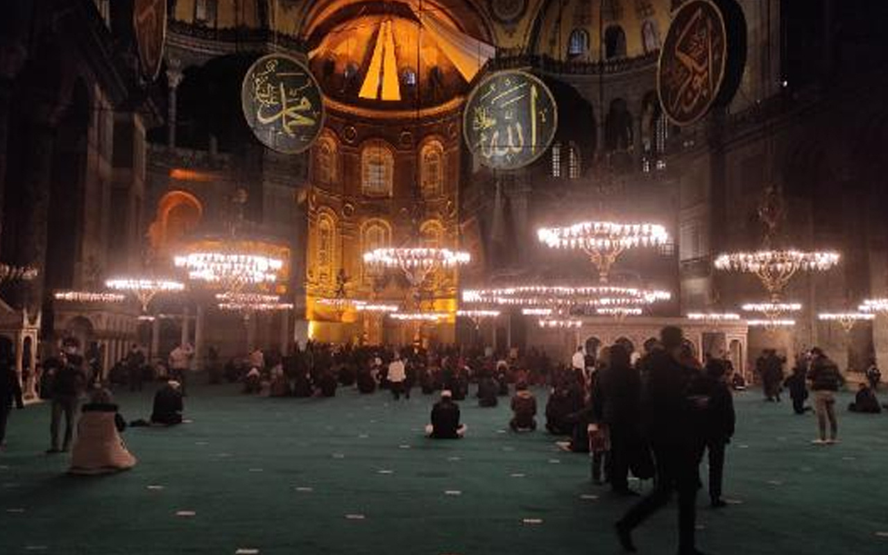 Ayasofya Camii'nde 87 yıl sonra Berat Kandili heyecanı