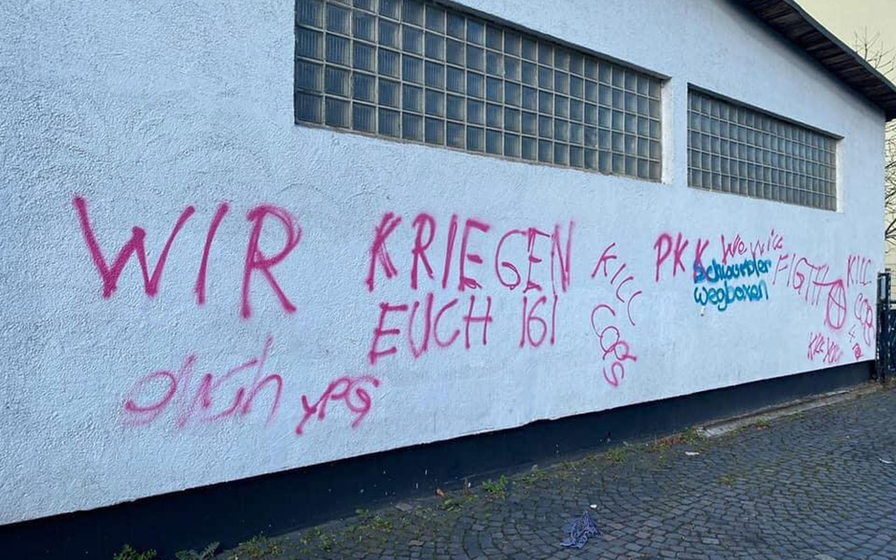 Almanya’da PKK’dan camiye çirkin saldırı! Küfür ve tehdit yazdılar
