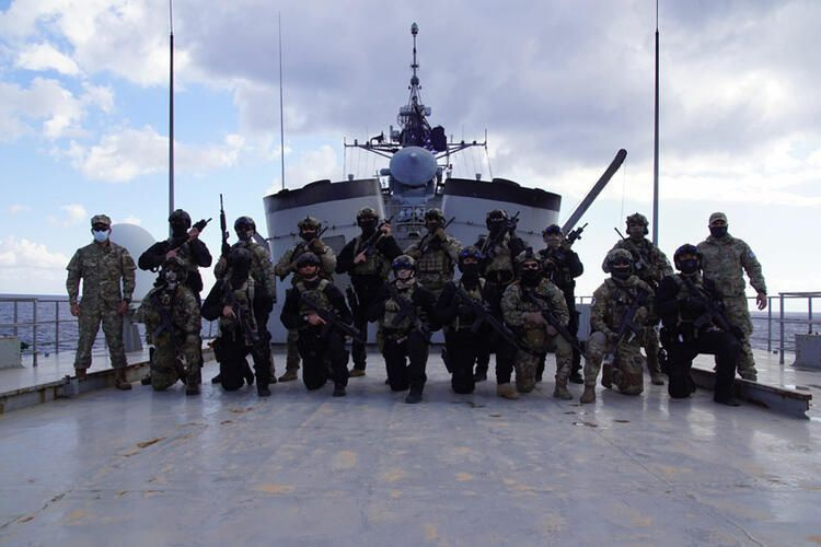 Rus donanması İstanbul Boğazı'ndan böyle geçti! Denizaltı kayıplara karıştı