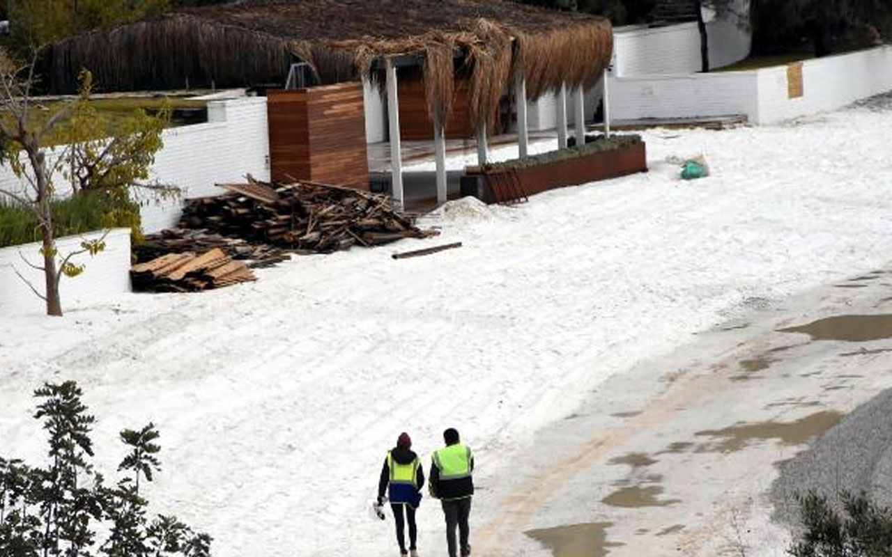 5 yıldızlı otele ceza yağmıştı! Bodrum'da plaja dökülen kuvars tozu kaldırılmaya başlandı