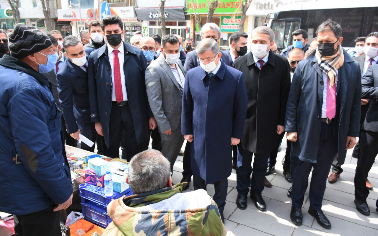 Gelecek Partisi Genel Başkanı Ahmet Davutoğlu'ndan Aksaray'da esnaf ziyareti