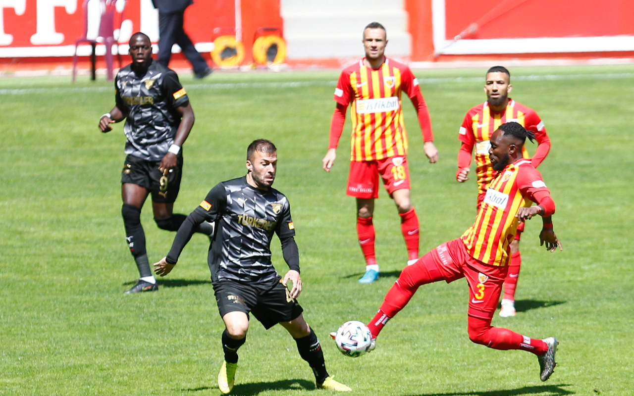 Kayserispor-Göztepe maçında gülen yok