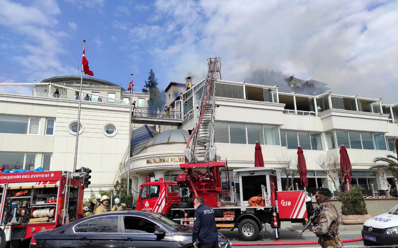 Baltalimanı Polis Evi'nin çatısında korkutan yangın