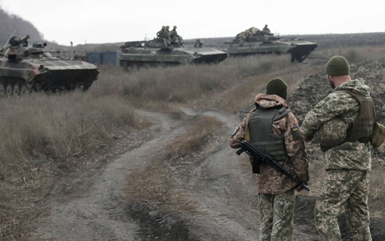 Ukrayna-Rusya arasında savaş sesleri! Yay gibi gerilen cephe hattından ilk fotoğraflar
