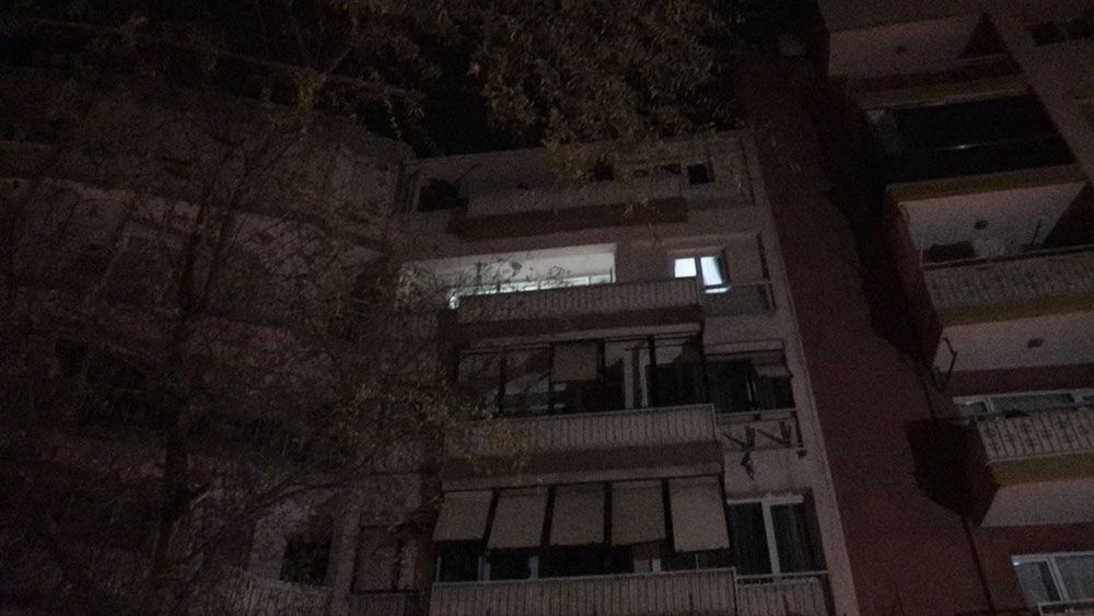İzmir'de yaşandı! Eski sevgilisinin oğlundan kaçarken balkondan düştü