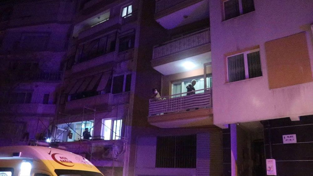 İzmir'de yaşandı! Eski sevgilisinin oğlundan kaçarken balkondan düştü