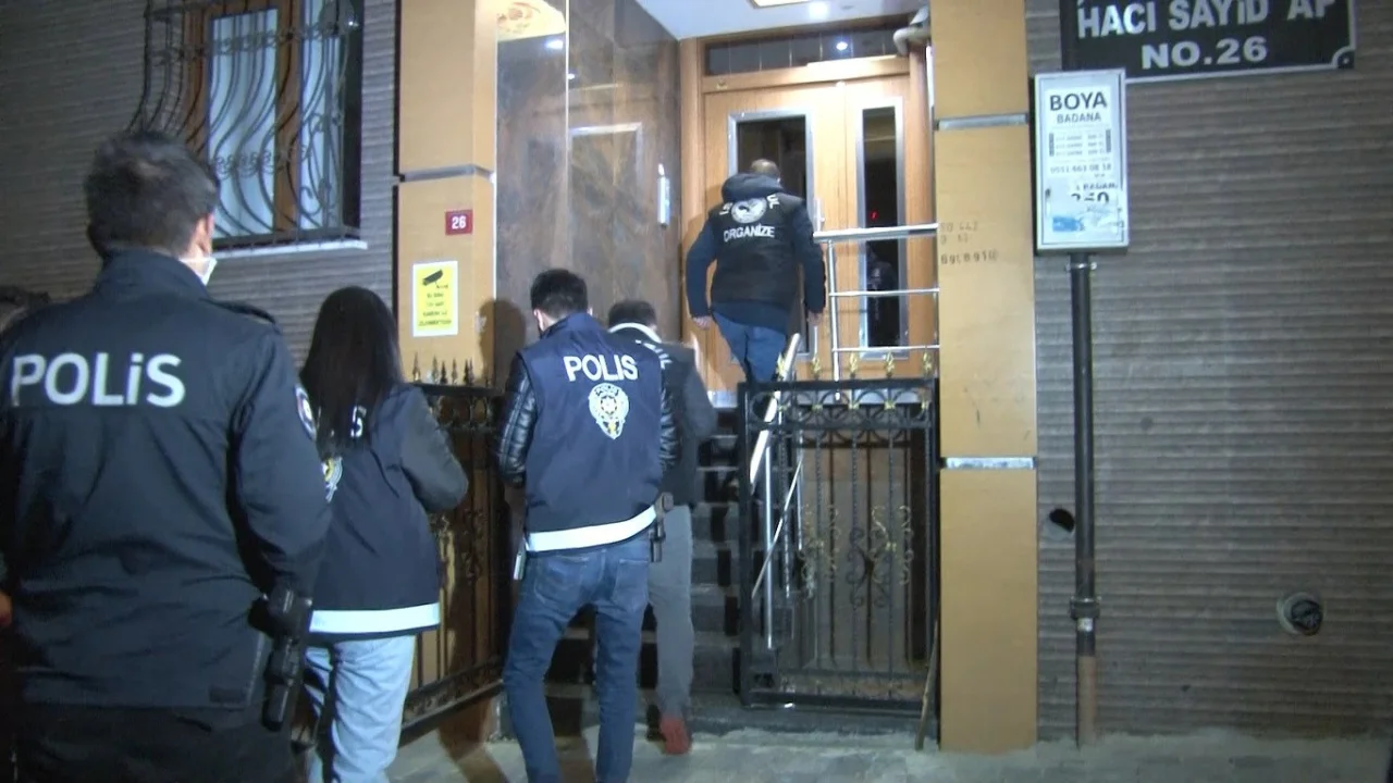 Sedat Peker'in de aralarında bulunduğu 63 kişiye 'organize suç örgütü' operasyonu Sedat Peker'in de aralarında bulunduğu 63 kişiye 'organize suç örgütü' operasyonu