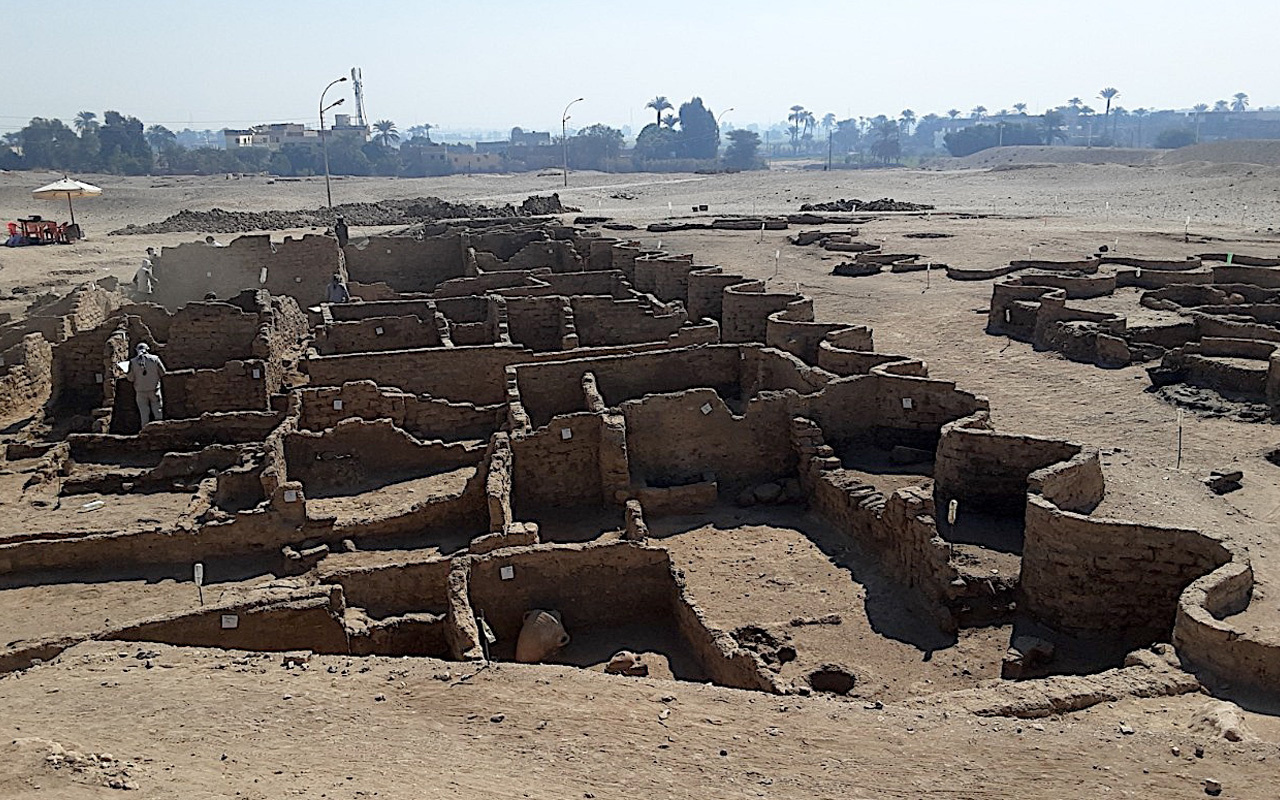 Mısır'da binlerce yıllık kayıp altın şehir keşfedildi! 3 kraliyet sarayı bulunuyor